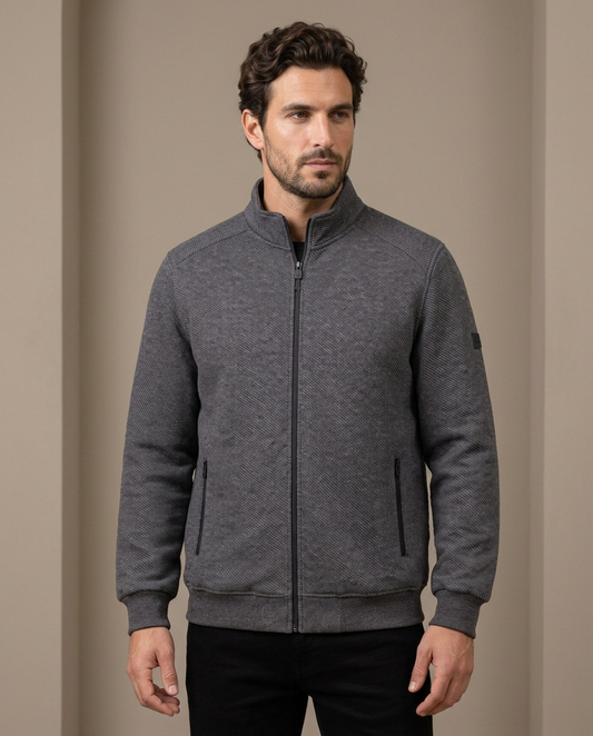 Zemax Teksturirana Zip Jakna Tamnosiva – prikaz na modelu