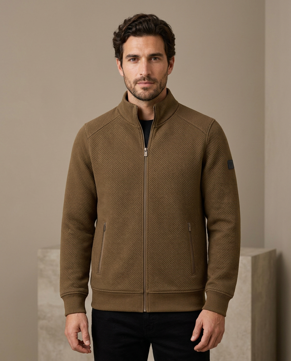 Zemax Teksturirana Zip Jakna Braon – prikaz na modelu