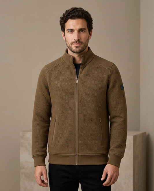 Zemax Teksturirana Zip Jakna Braon – prikaz na modelu