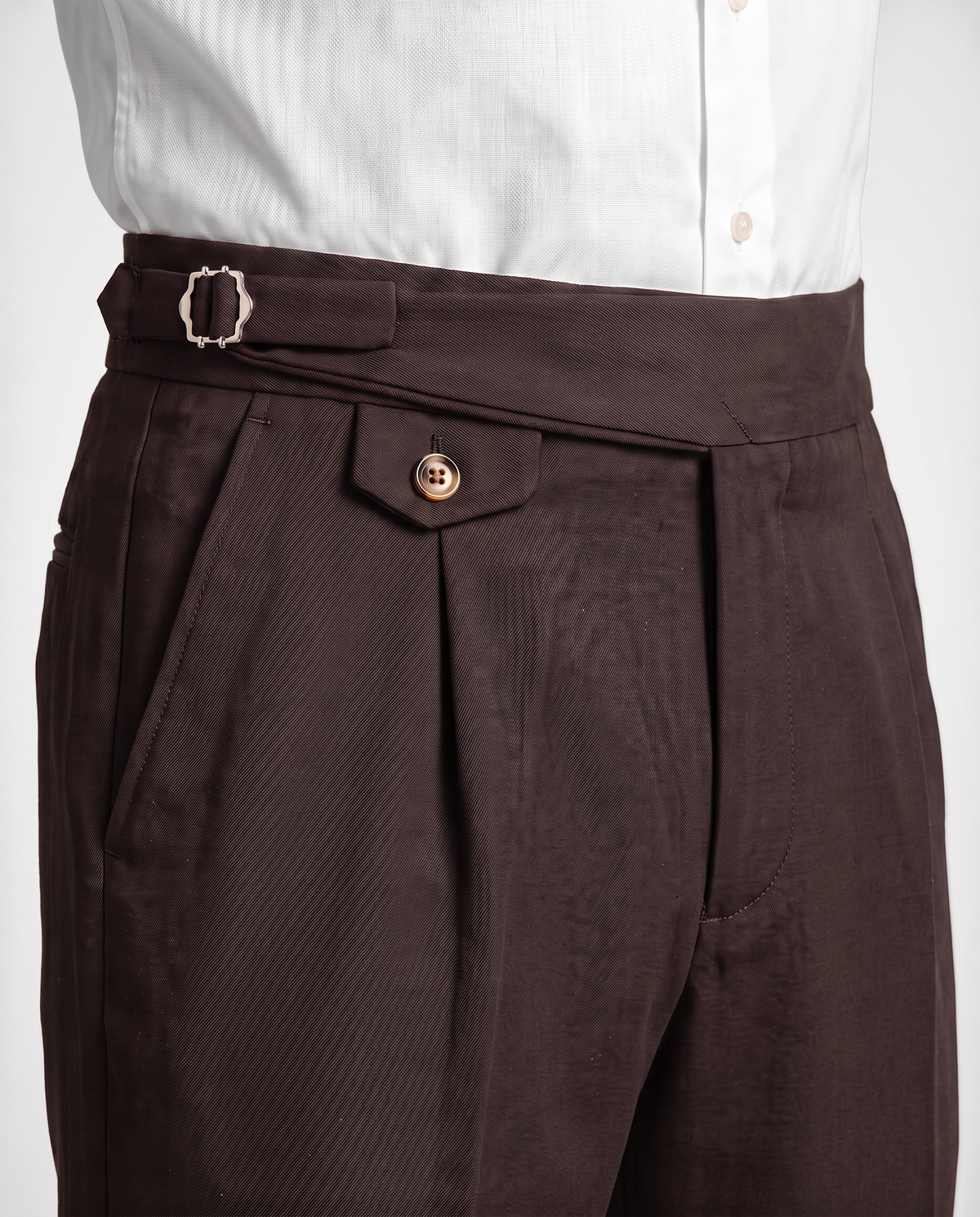Zemax Pantalone Falte Kopča – Braon – detalj