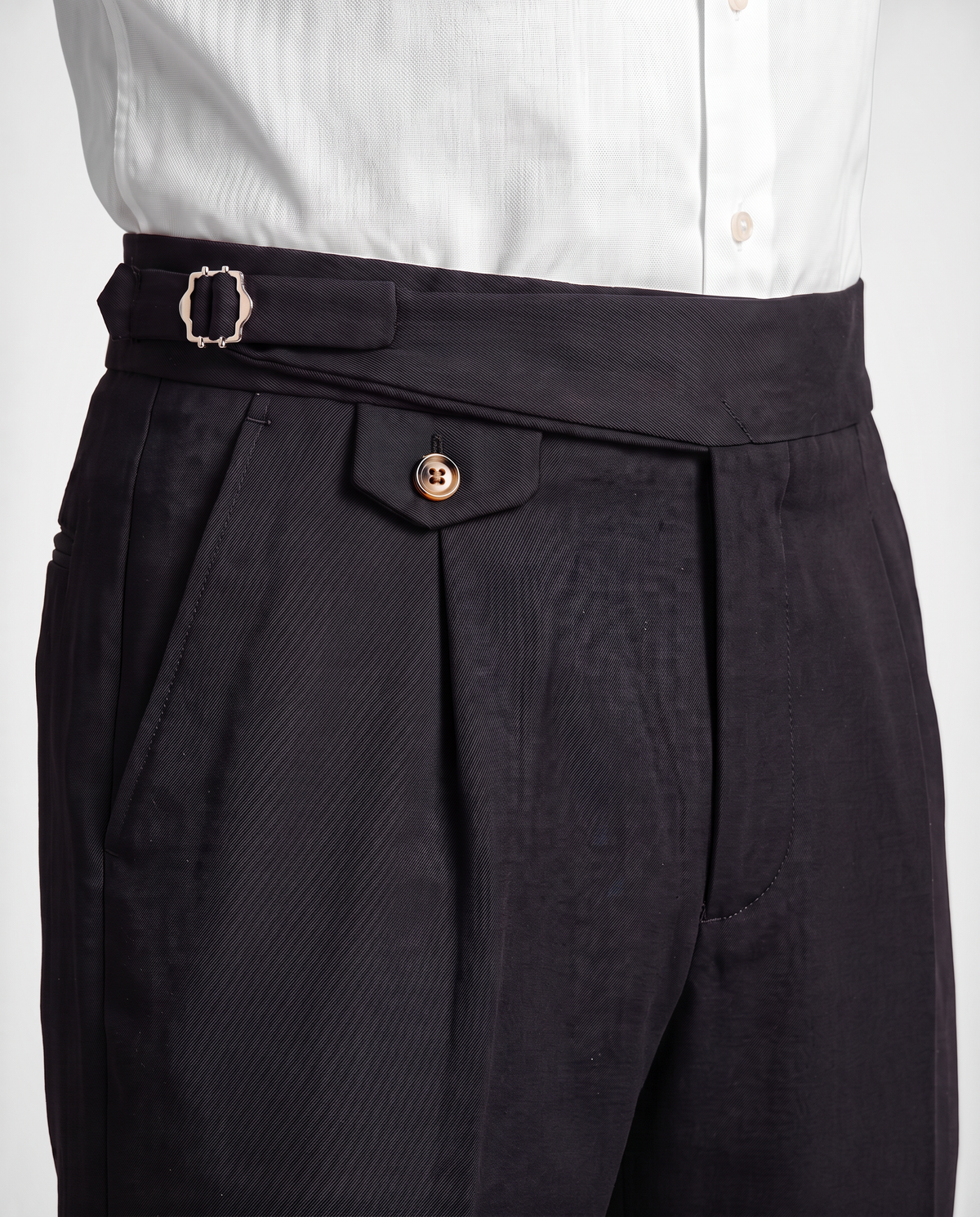 Zemax Pantalone Falte Kopča – Crna – detalj