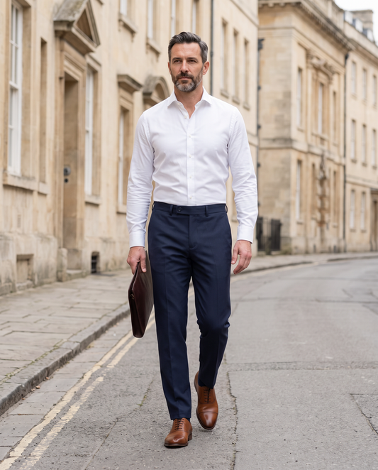 Zemax Pantalone Klasične – Teget – na modelu